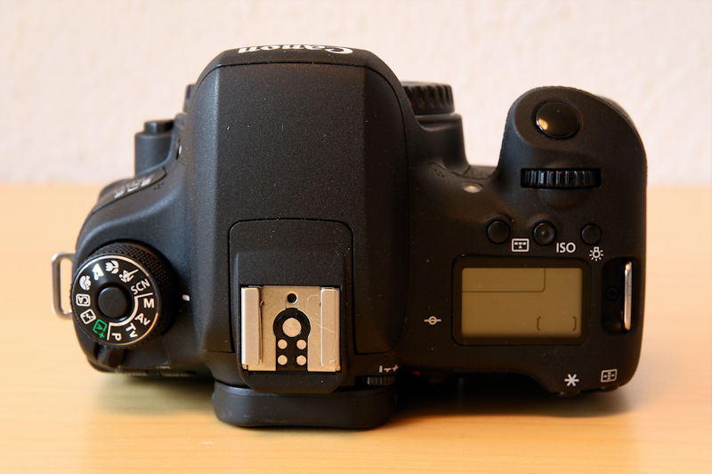 canon-eos-760d-body-upside