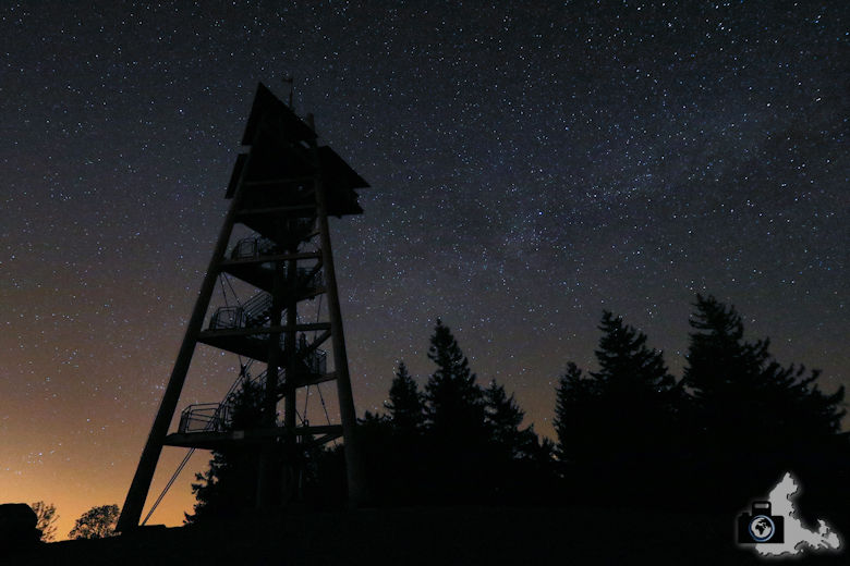 Tipps zum Fotografieren der Milchstraße - Schausinlandturm vor Sternenhimmel