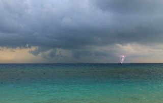 malediven-umweltschutz-gewitter-bbq
