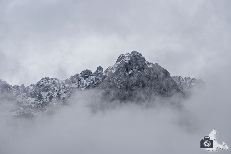 Landschaftsfotografie: Berglandschaften und Berge fotografieren - Berggipfel im Nebel