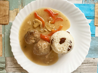 Rezept - Deutsche Küche - Frikadellen in Gemüse-Sahne-Sauce mit Rosinenreis