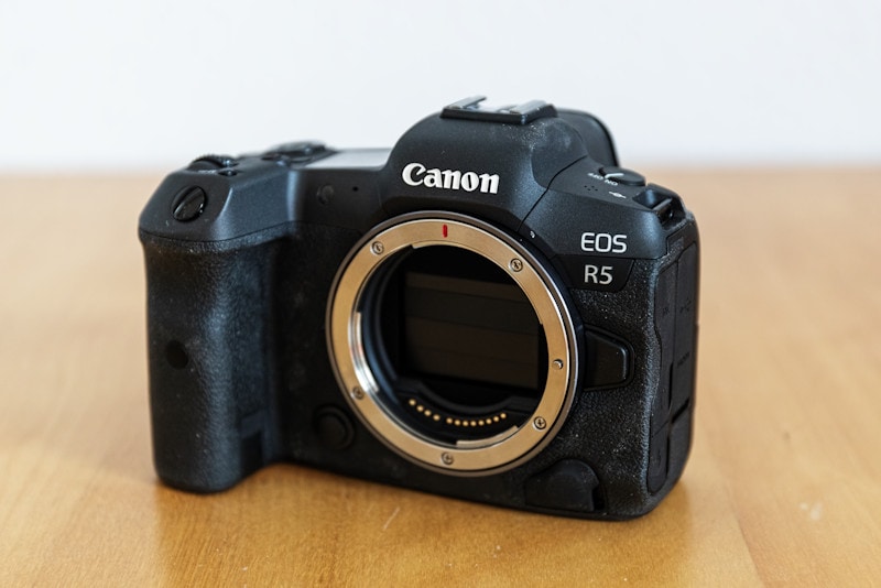 canon-eos-r5-front-ansicht