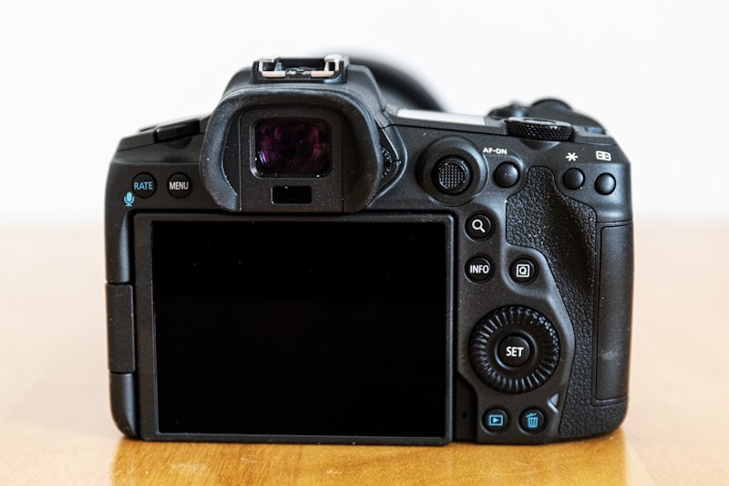 canon-eos-r5-rueckseite