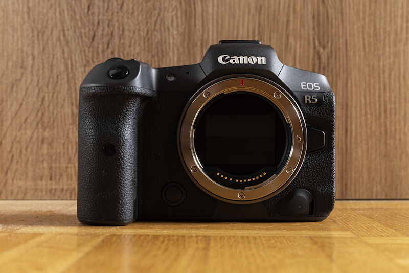 Canon EOS R5 - Front