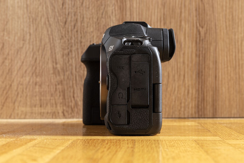 Canon EOS R5 - Seitenansicht