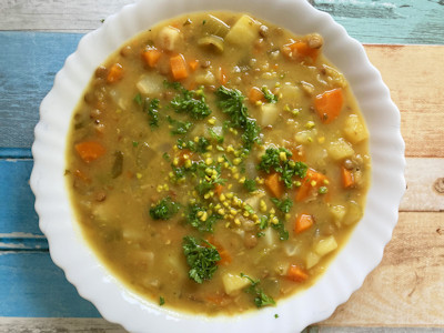 Asiatische Küche - exotische, vegetarische Linsensuppe