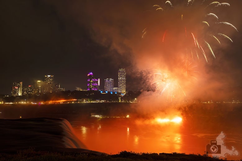 Niagarafälle - Feuerwerk