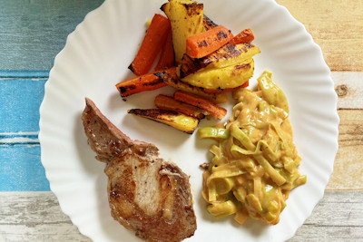 Spanische Küche – Iberico Karree mit Honig-Senf-Gemüse und Porreesoße