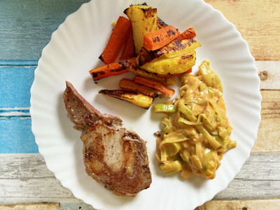 Iberico Karree mit Honig-Senf-Gemüse und Porreesoße Rezept